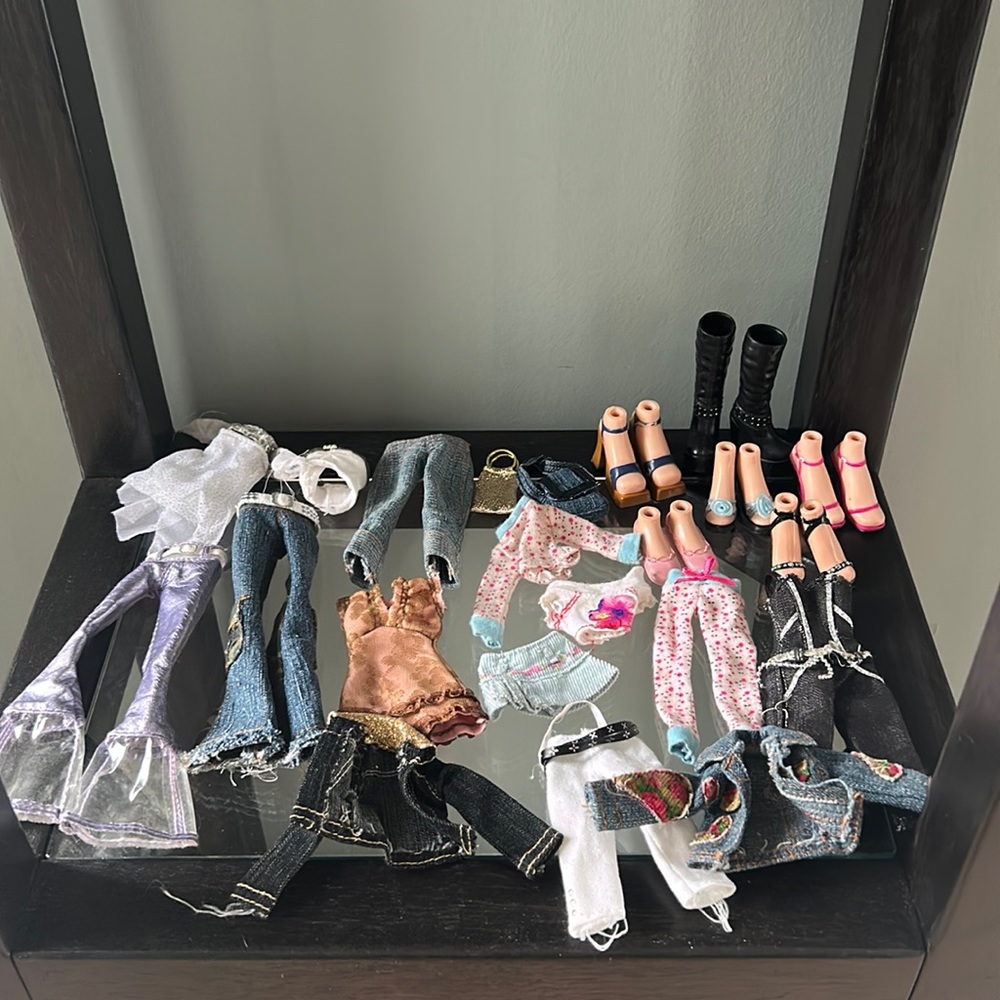 Bratz lot of clothing